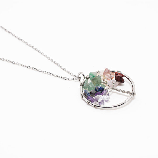 Collar de árbol de la vida con varias gemas