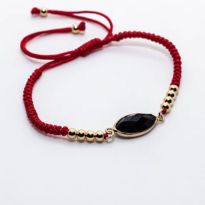 Pulsera de ónix negro tejida con hilo rojo